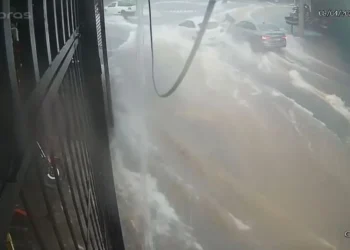 chuva-forte-em-goiania-provoca-alagamentos-e-motociclista-e-arrastado-por-enxurrada