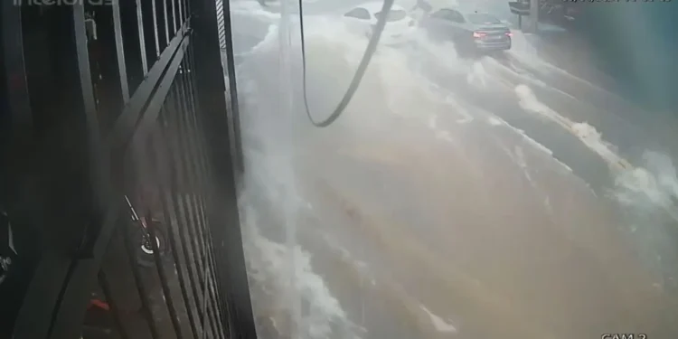 chuva-forte-em-goiania-provoca-alagamentos-e-motociclista-e-arrastado-por-enxurrada