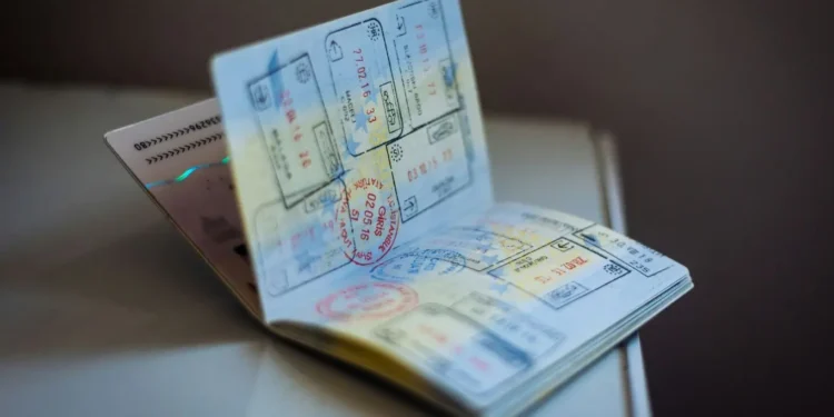 novo-sistema-de-entrada-na-europa-comeca-a-valer;-entenda-as-novas-regras