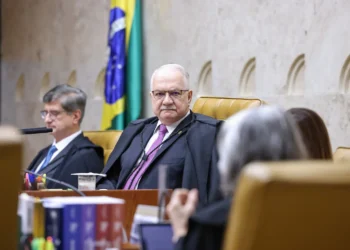 fachin-diz-que-stf-vai-“colocar-ordem”-em-penduricalhos-do-judiciario