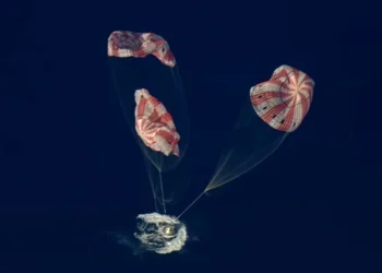 artemis-ii-retorna-a-terra-e-marca-nova-era-da-exploracao-espacial;-veja-o-momento-do-pouso