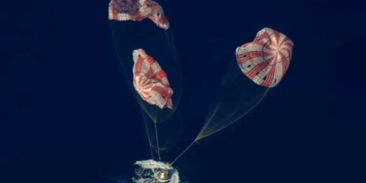 artemis-ii-retorna-a-terra-e-marca-nova-era-da-exploracao-espacial;-veja-o-momento-do-pouso