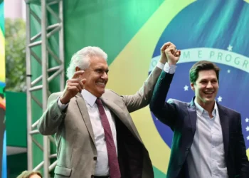 veja-o-video:-daniel-e-caiado-chegam-a-luziania-para-encontro-da-base-do-governo