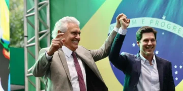 veja-o-video:-daniel-e-caiado-chegam-a-luziania-para-encontro-da-base-do-governo