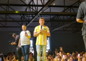 “esse-ano-vai-ser-guerra”,-diz-nikolas-em-goiania-sobre-eleicoes-de-2026