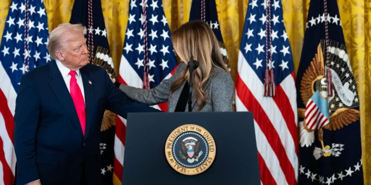 “tenham-medo”:-brasileira-ameaca-expor-“sistema-corrupto”-de-melania-e-trump