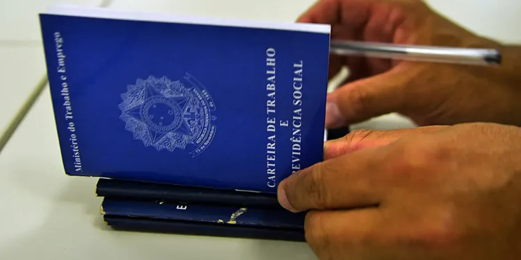 emprego-com-carteira-assinada-ainda-e-preferencia-dos-trabalhadores