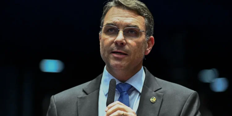 pp-e-uniao-brasil-sinalizam-apoio-a-flavio-bolsonaro-que-busca-aliancas-com-a-centro-direita