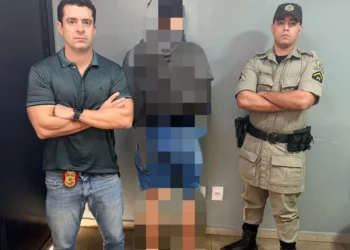 video:-jovem-e-espancada-por-namorado-dentro-de-carro-em-goiania