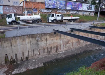paco-de-goiania-cobre-erosao-na-marginal-botafogo-em-3-dias,-mas-obra-e-alvo-de-criticas