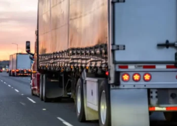 caminhoes-podem-ser-proibidos-na-faixa-da-esquerda-da-marginal-botafogo;-entenda