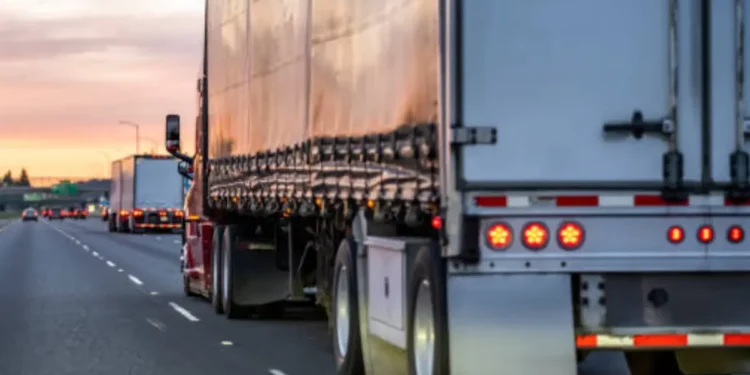 caminhoes-podem-ser-proibidos-na-faixa-da-esquerda-da-marginal-botafogo;-entenda