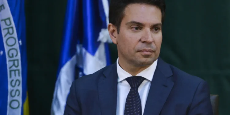 imprensa-internacional-repercute-prisao-de-ramagem-pelo-ice-nos-eua