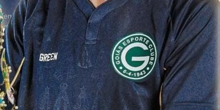 goias-aposta-na-fe:-clube-prepara-camisa-inspirada-no-divino-pai-eterno