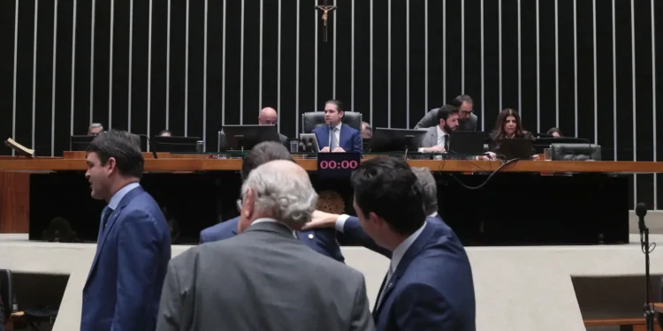 centrao-avalia-apoio-a-flavio-e-condiciona-alianca-a-mudanca-de-postura