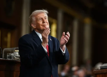 trump-garante-reabertura-“permanente”-de-ormuz-apos-bloquear-a-rota