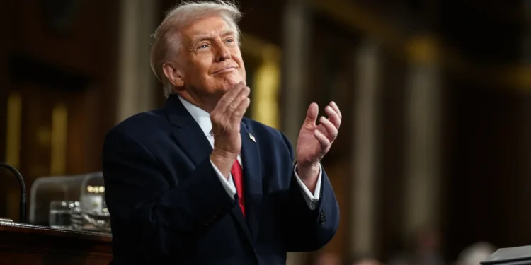 trump-garante-reabertura-“permanente”-de-ormuz-apos-bloquear-a-rota