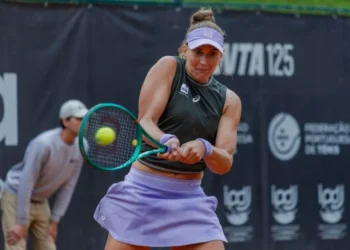 bia-haddad-cai-em-oeiras-apos-derrota-para-rival-fora-do-top-100