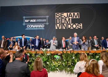 politicos-fazem-peregrinacao-a-conamad-por-apoio-eleitoral-e-messias-no-stf