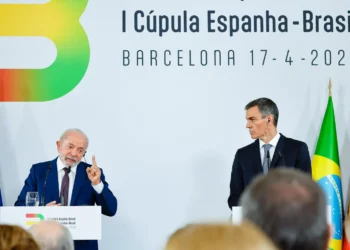 em-barcelona,-lula-questiona:-‘onde-e-que-a-democracia-errou?’