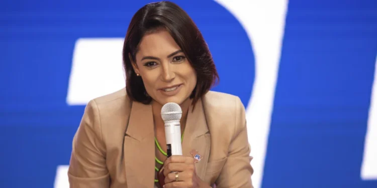 michelle-bolsonaro-contesta-pre-candidatura-de-izalci-ao-gdf-e-cobra-decisao-oficial-do-pl