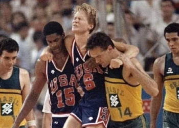 tecnico-do-warriors,-steve-kerr-homenageia-oscar-schmidt-em-jogo-da-nba