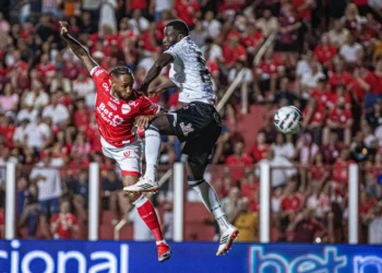 vila-nova-mantem-invencibilidade-ao-bater-o-operario-em-casa