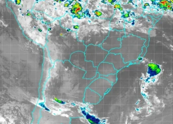 domingo-de-sol-forte-e-tempo-seco-em-goias