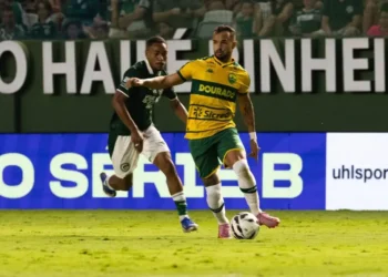 cuiaba-aproveita-erros-e-vence-goias-com-autoridade-no-segundo-tempo