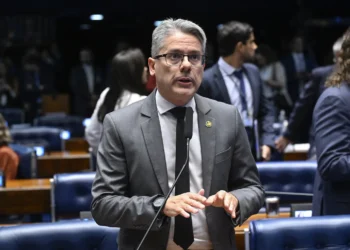 senador-denuncia-ameacas-de-ministros-e-articulacao-contra-relatorio-da-cpi