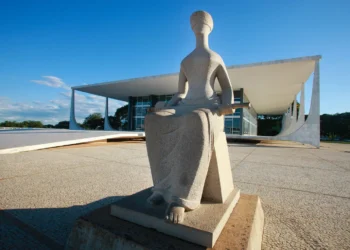 crise-de-confianca-no-stf-cresce-com-maior-exposicao-e-papel-politico-da-corte