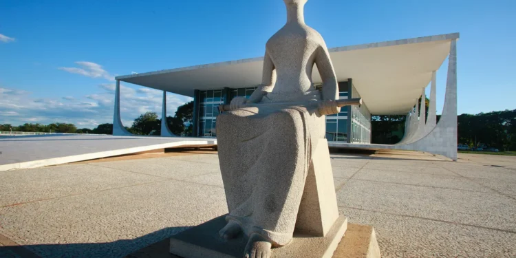 crise-de-confianca-no-stf-cresce-com-maior-exposicao-e-papel-politico-da-corte