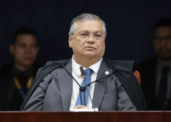 dino-propoe-reforma-do-judiciario-e-abre-novo-embate-na-corte