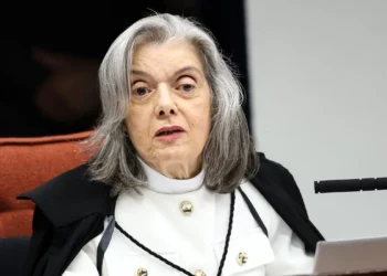 carmen-lucia-vota-para-condenar-eduardo-bolsonaro-por-difamacao