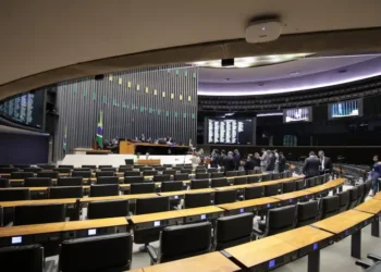 tres-caminhos-para-o-fim-da-escala-6×1-colocam-congresso-em-impasse