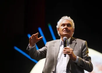 caiado-diante-de-eleitor-que-mistura-valores-conservadores-e-progressistas