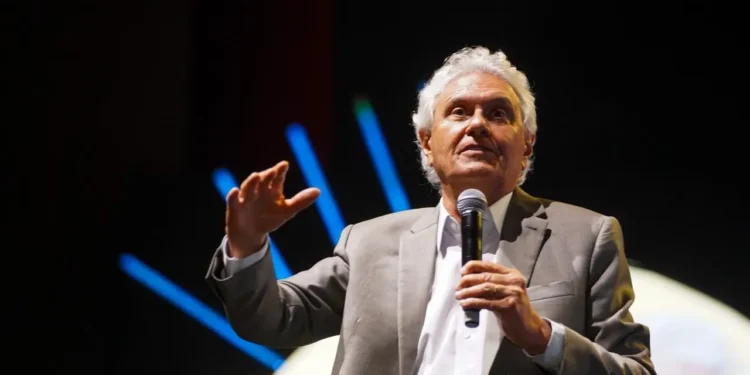 caiado-diante-de-eleitor-que-mistura-valores-conservadores-e-progressistas