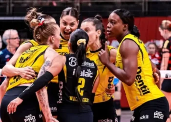 praia-vence-flamengo-e-vai-decidir-superliga-feminina-contra-o-minas