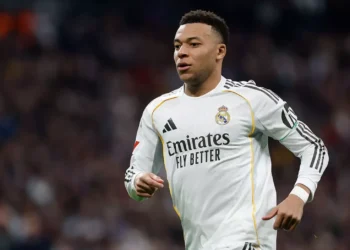 mbappe-sofre-lesao-muscular-e-preocupa-franca-a-dois-meses-da-copa-do-mundo