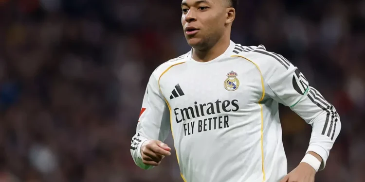 mbappe-sofre-lesao-muscular-e-preocupa-franca-a-dois-meses-da-copa-do-mundo