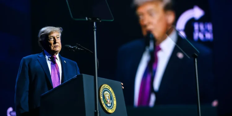 ‘estado-de-colapso’:-trump-afirma-que-ira-pediu-reabertura-de-ormuz