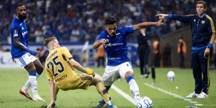 cruzeiro-denunciara-casos-de-racismo-da-torcida-do-boca-juniors-a-conmebol