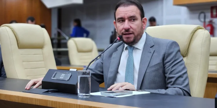 base-inclui-projeto-com-manobra-regimental-e-ccj-aprova-projeto-do-pafus 