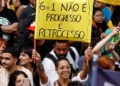 esquerda-faz-ato-em-goiania-e-defende-fim-da-escala-6×1-no-1o-de-maio