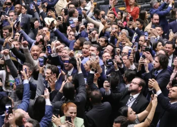 congresso-impoe-mais-uma-derrota-a-lula-e-derruba-veto-ao-pl-da-dosimetria