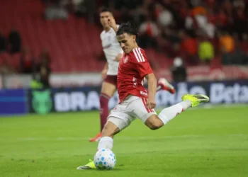 rodada-eletrizante-sacode-o-brasileirao-e-coloca-corinthians-no-z4;-veja-os-resultados