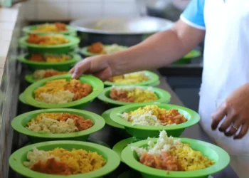 terceirizacao-da-merenda-escolar-gera-debate-e-mobiliza-trabalhadores-da-educacao-em-goiania