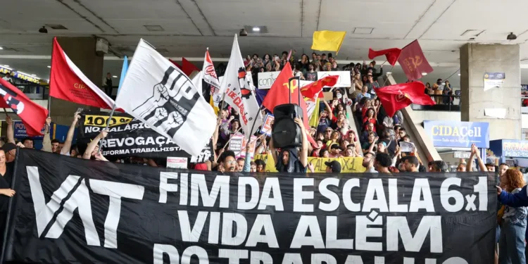 contra-empresarios,-centrais-se-manifestam-na-camara-dos-deputados-pelo-fim-da-escala-6×1