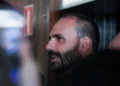 eduardo-bolsonaro-diz-que-lula-vai-aos-eua-“para-proteger”-pcc-e-cv