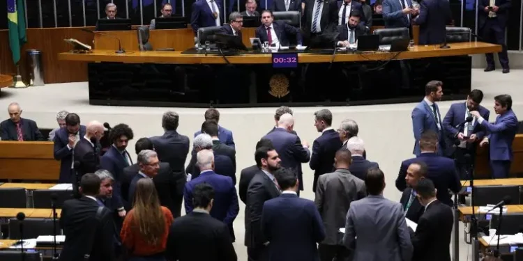 bancada-goiana-apoia-fim-da-escala-6×1,-mas-quer-evitar-prejuizos-a-empresas